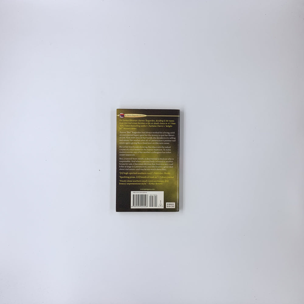 (Aurora Teagarden #3) Three Bedrooms, One Corpse - Charlaine Harris