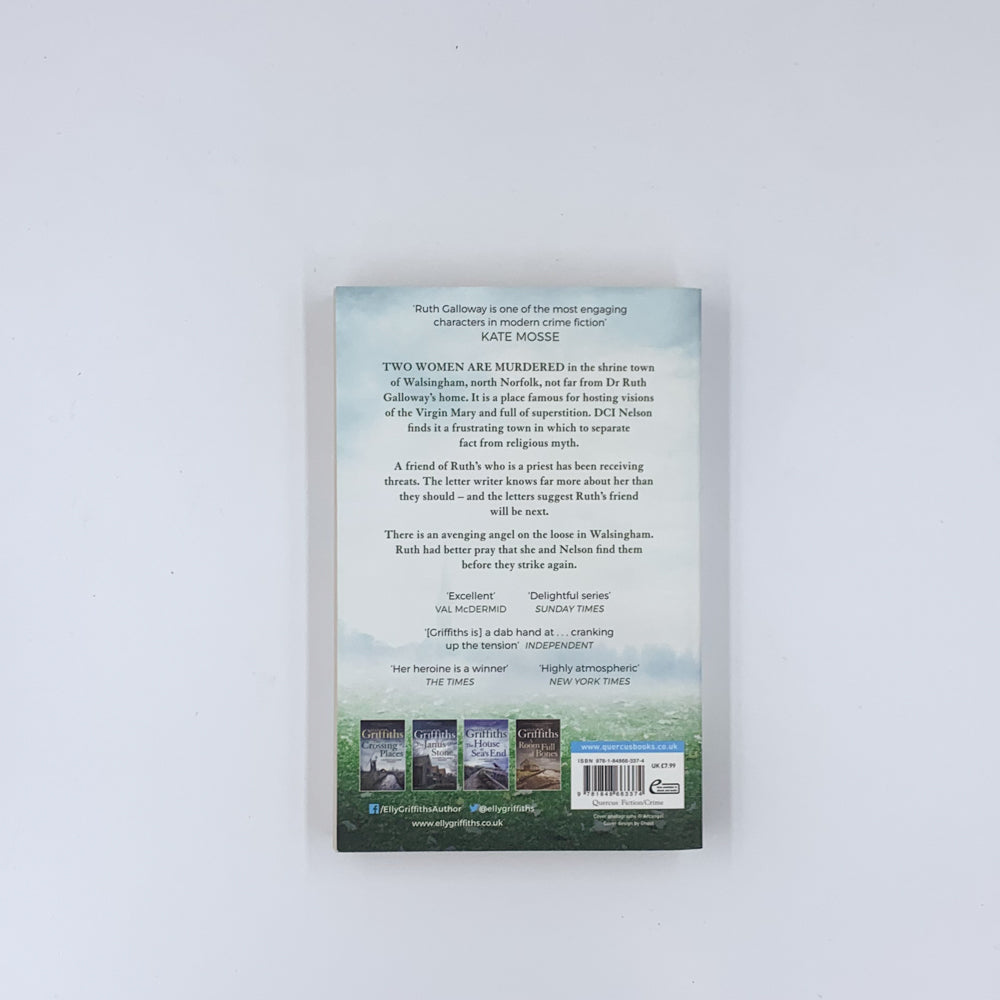 (Ruth Galloway #8) The Woman in Blue - Elly Griffiths