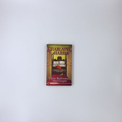(Aurora Teagarden #3) Three Bedrooms, One Corpse - Charlaine Harris