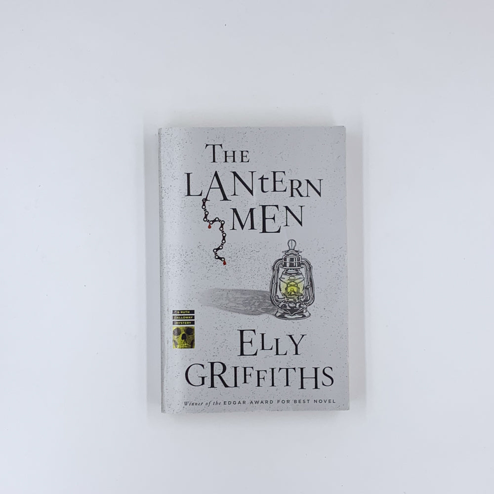 (Ruth Galloway #12) The Lantern Men-  Elly Griffiths
