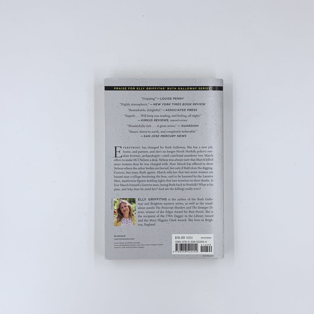 (Ruth Galloway #12) The Lantern Men-  Elly Griffiths