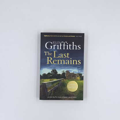 (Ruth Galloway #15) The Last Remains - Elly Griffiths