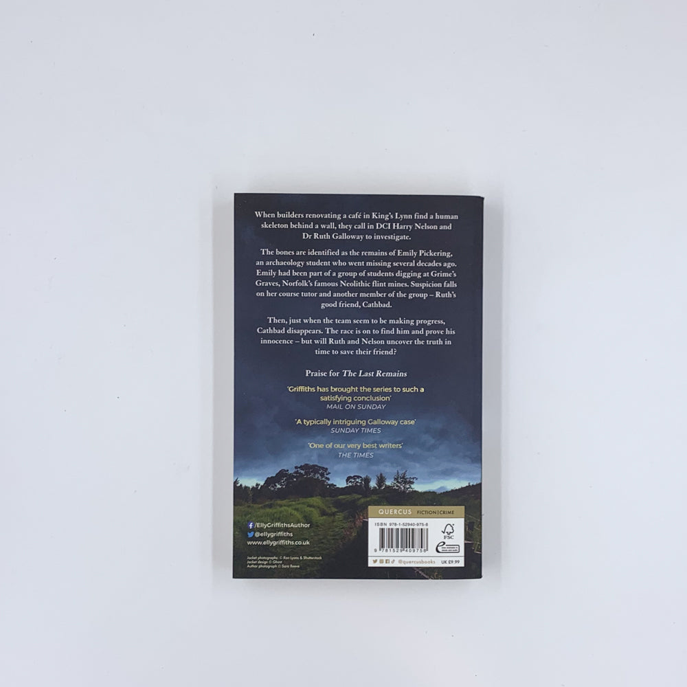 (Ruth Galloway #15) The Last Remains - Elly Griffiths