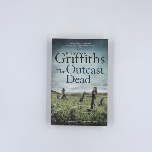 (Ruth Galloway #6) The Outcast Dead - Elly Griffiths