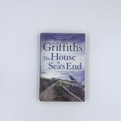 (Ruth Galloway #3) The House at Sea's End - Elly Griffiths