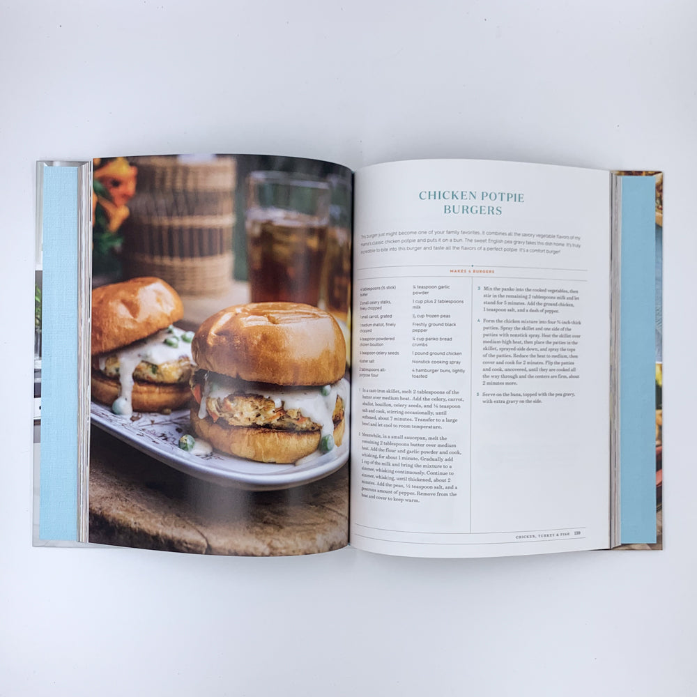 Trisha's Kitchen: Easy Comfort Food for Friends and Family - Trisha Yearwood & Beth Yearwood Bernard