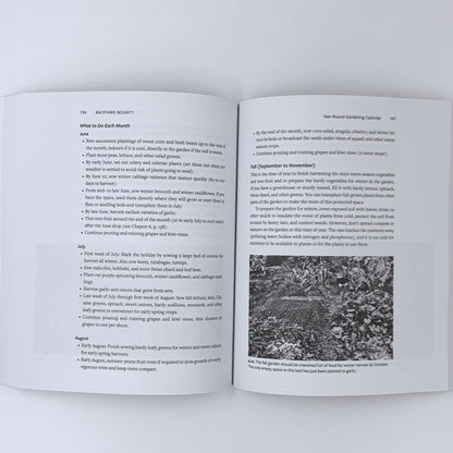 Backyard Bounty: The Complete Guide to Year-Round Gardening in the Pacific Northwest - Linda Gilkeson