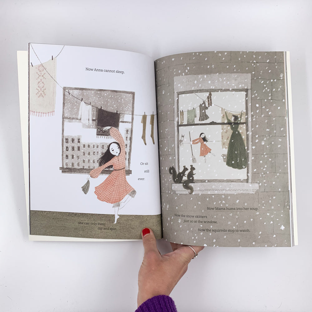 Swan: The Life and Dance of Anna Pavlova - Laurel Snyder