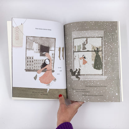 Swan: The Life and Dance of Anna Pavlova - Laurel Snyder