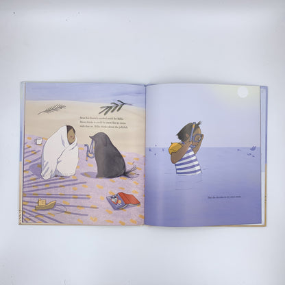 Billie and Bean at the Beach - Julia Hansson