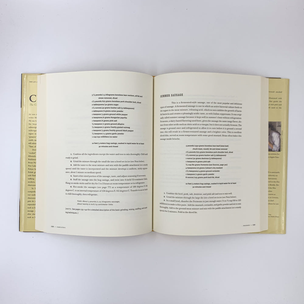 Charcuterie: The Craft of Salting, Smoking, and Curing - Michael Ruhlman ,  Brian Polcyn ,  Thomas Keller  (Foreword)