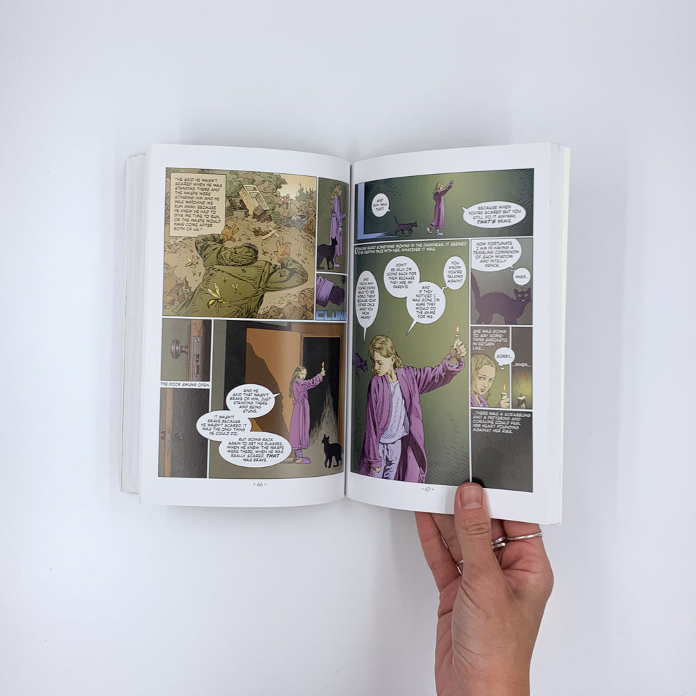 Coraline - Neil Gaiman ,  P. Craig Russell  (Adaptation/illustration )