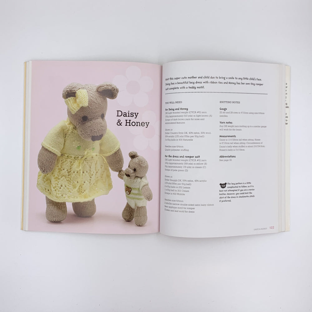 Knit-a-Bear: 15 huggable friends to make and dress for every occasion - Val Pierce