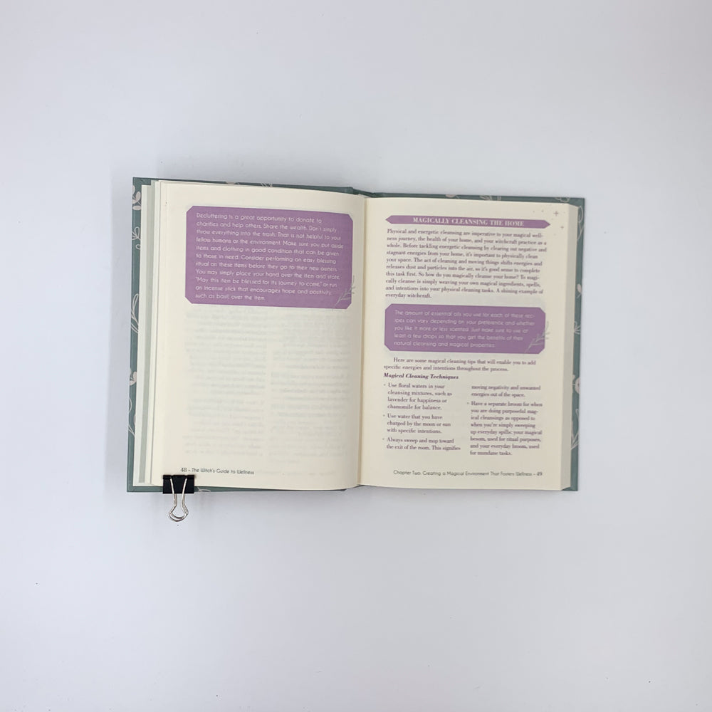 The Witch's Guide to Wellness: Natural, Magical Ways to Treat, Heal, and Honor Your Body, Mind, and Spirit - Krystle L. Jordan ,  Arin Murphy-Hiscock  (Foreword)