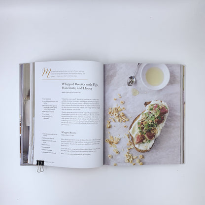 Let Me Feed You: Everyday Recipes Offering the Comfort of Home: A Cookbook - Rosie Daykin