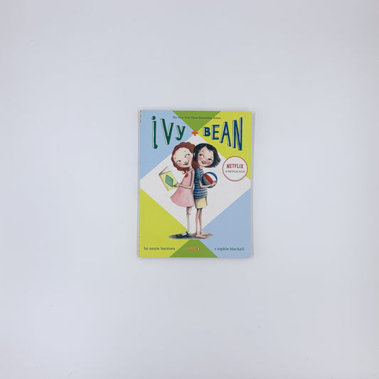 (Ivy & Bean #1) Ivy and Bean - Annie Barrows & Sophie Blackall
