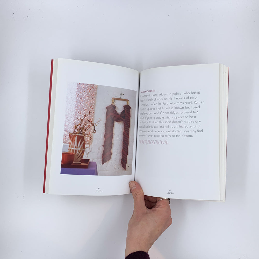 Knitting New Scarves: 27 Distinctly Modern Designs - Lynne Barr