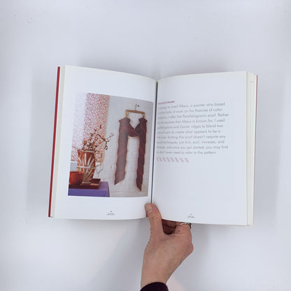 Knitting New Scarves: 27 Distinctly Modern Designs - Lynne Barr