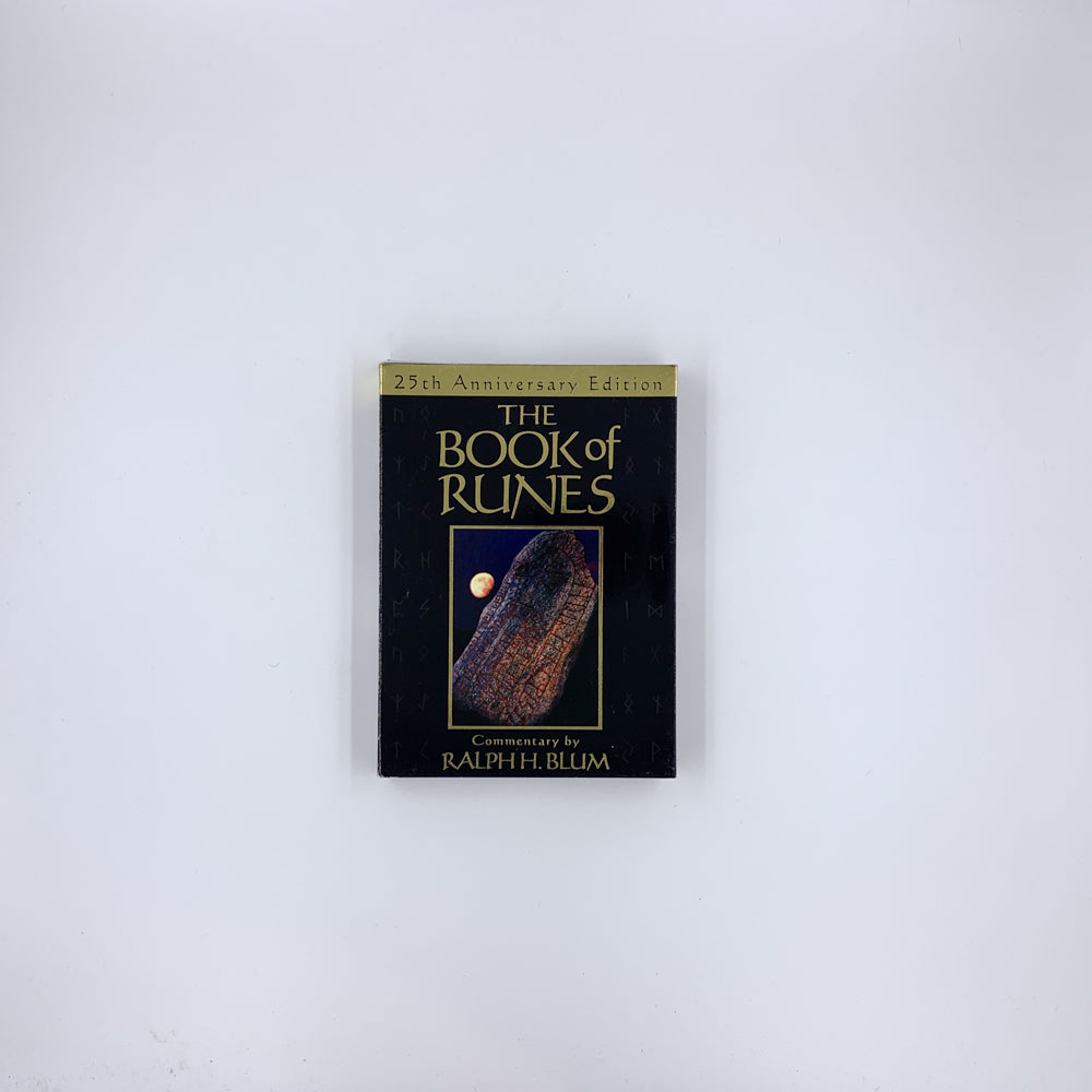 The Book of Runes - Ralph H. Blum