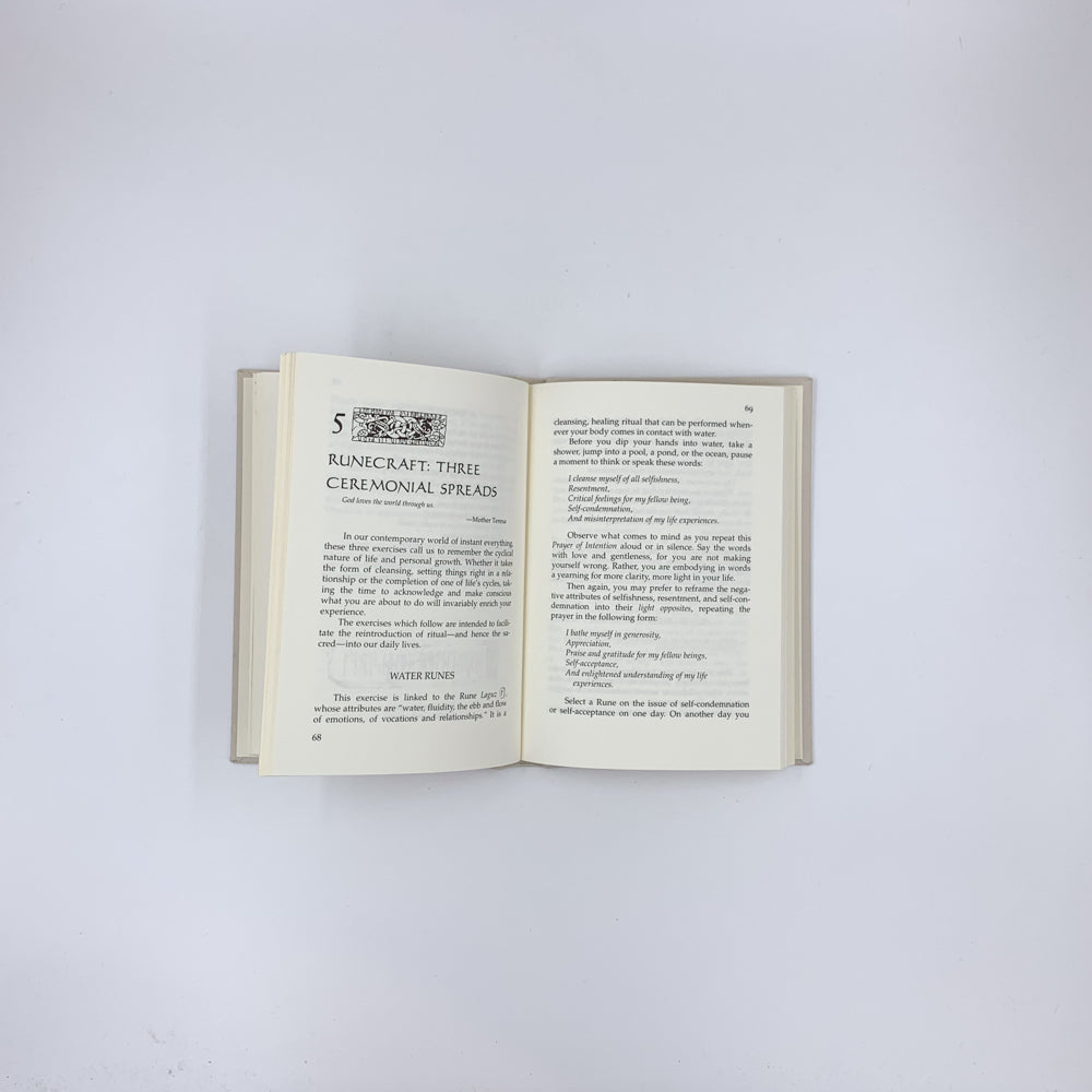 The Book of Runes - Ralph H. Blum