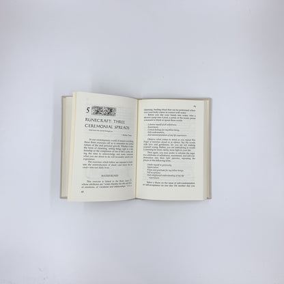 The Book of Runes - Ralph H. Blum