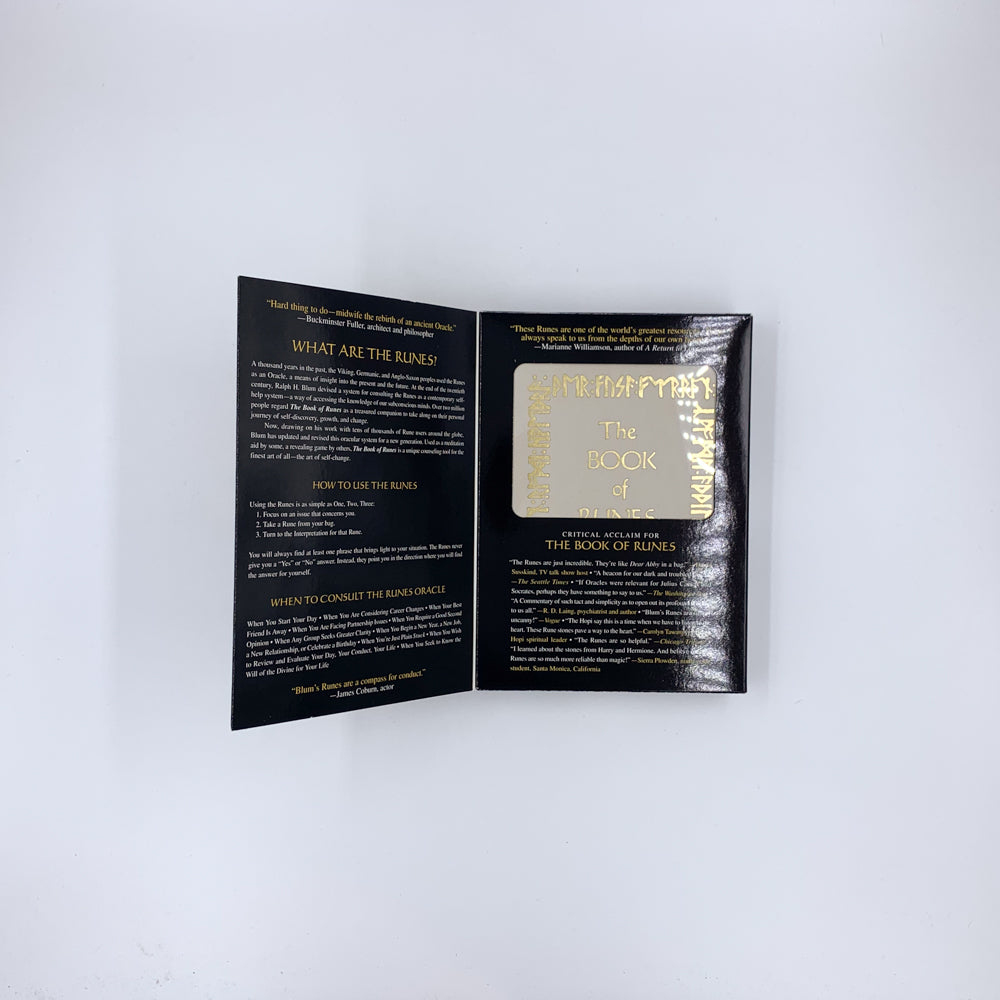 The Book of Runes - Ralph H. Blum