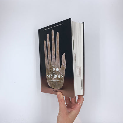 The Book of Symbols: Reflections on Archetypal Images - Ami Ronnberg