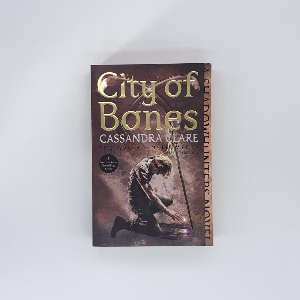 City of Bones (The Mortal Instruments #1) -Cassandra Clare